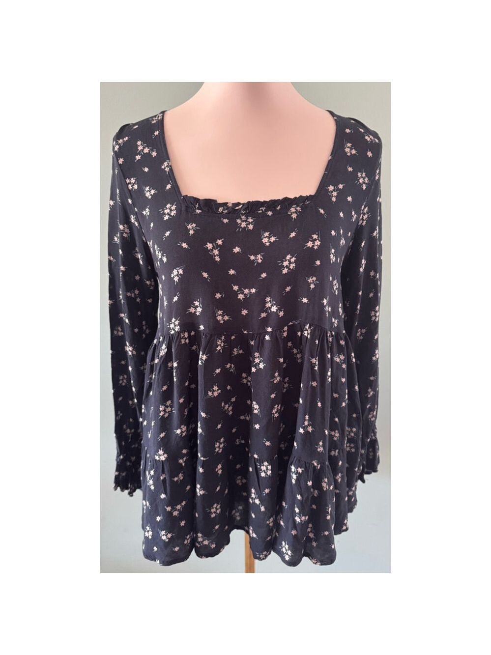 Women's American Eagle Floral Print Top Size S Black